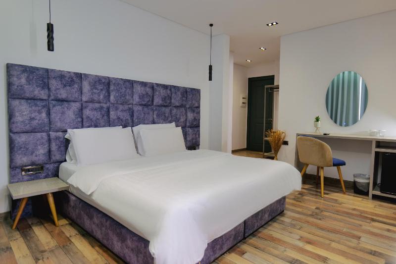 Deluxe Double or Twin Room with Sea View image 4