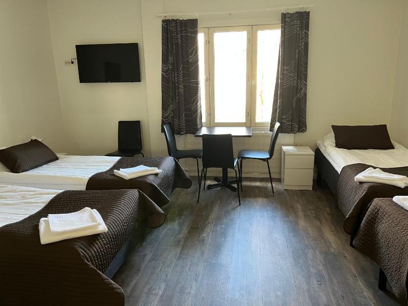 Quadruple Room with Shared Bathroom image 1