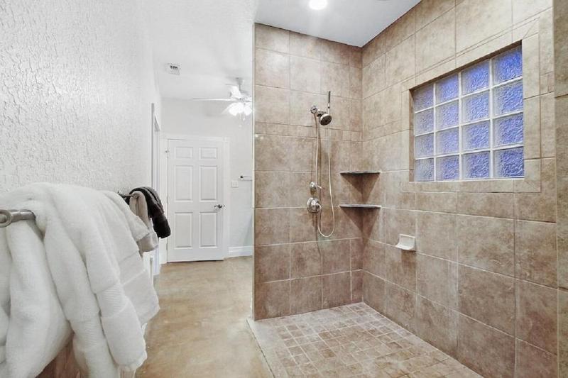 Willow Grove Estate - image 16