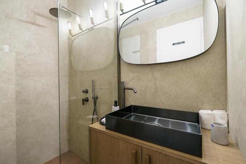 Deluxe Twin Room image 3