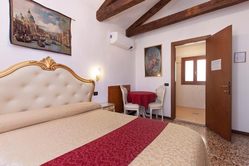 Double Room with Private Bathroom image 3
