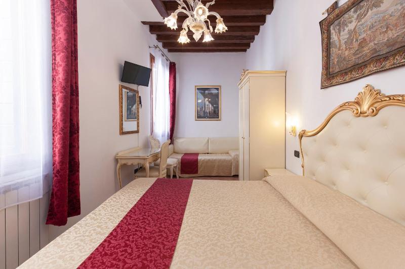 Triple Room with Private Bathroom image 1