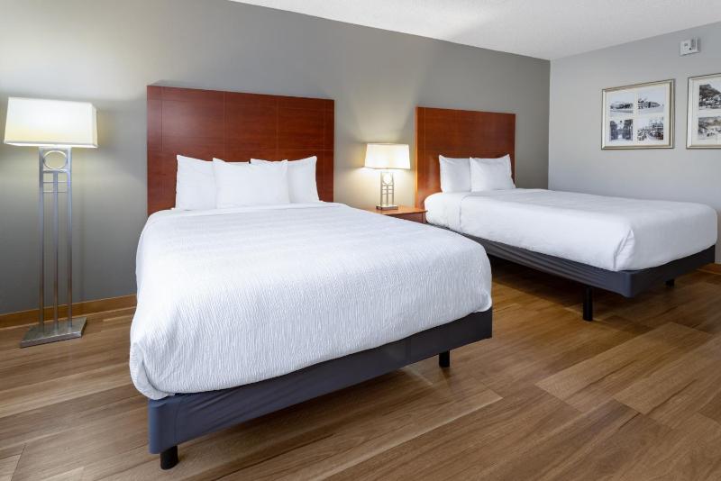 2 Queen Beds, City/Courtyard View, Non-Smoking image 1