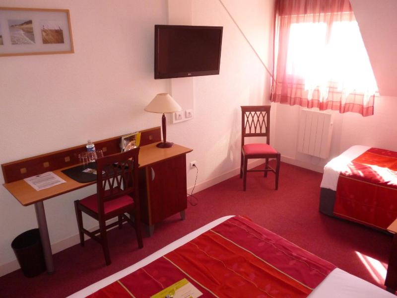 Triple Room (3 Adults) image 3