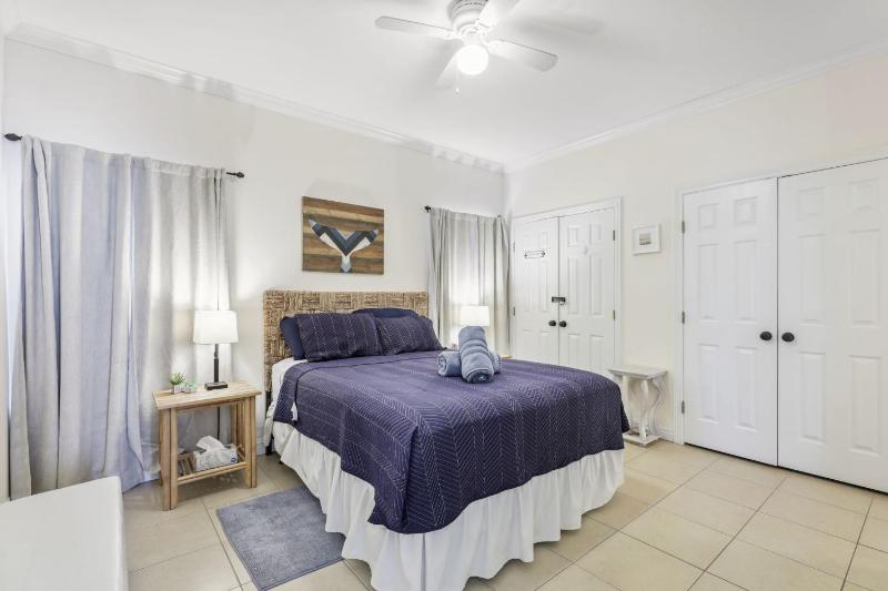 One-Bedroom Apartment image 3