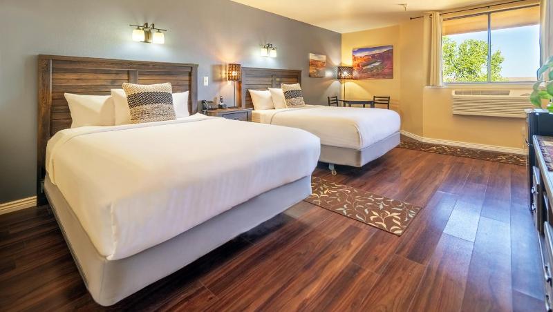 Superior Queen Room image 3