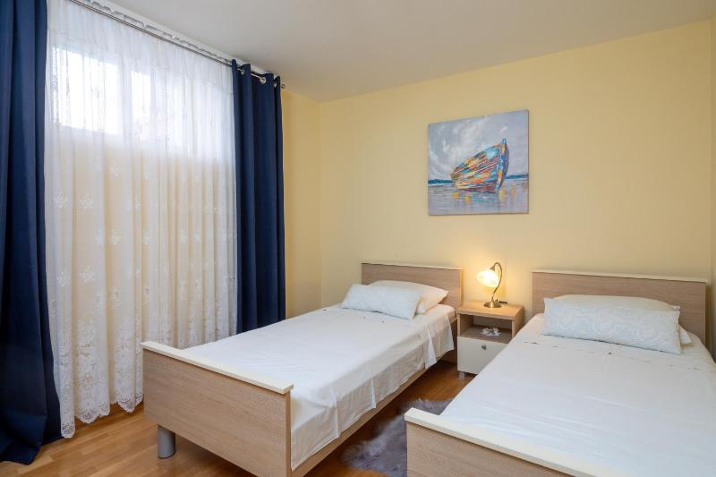 Apartments with WiFi Split - 7596 - image 12