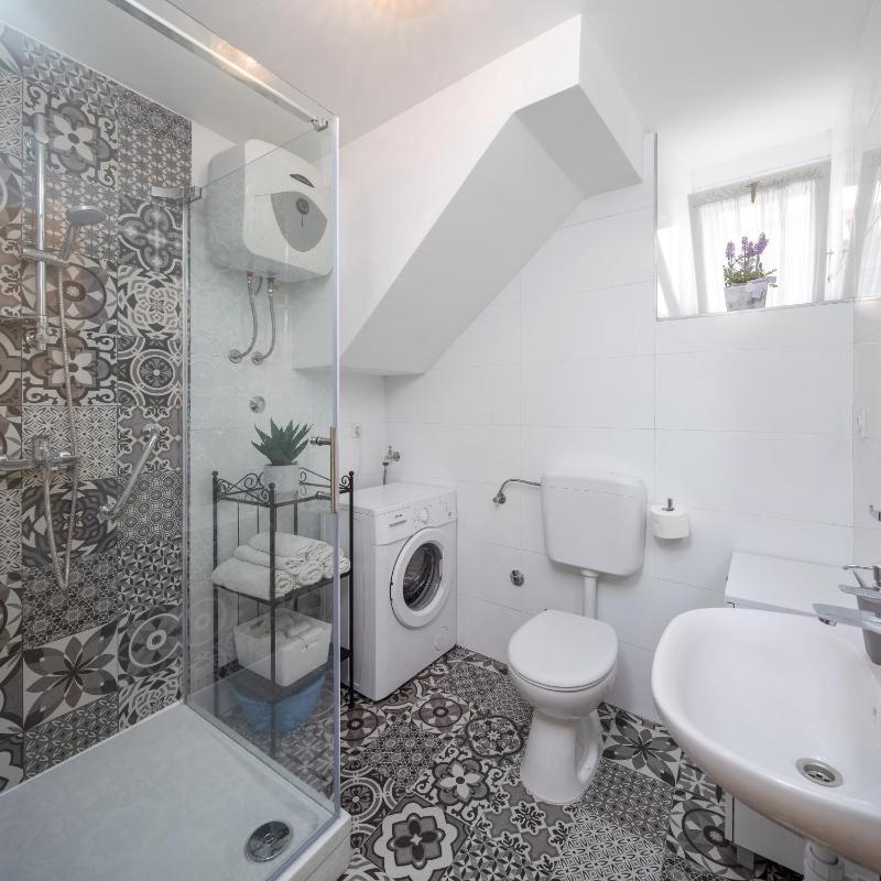 Apartments with WiFi Split - 7596 - image 2