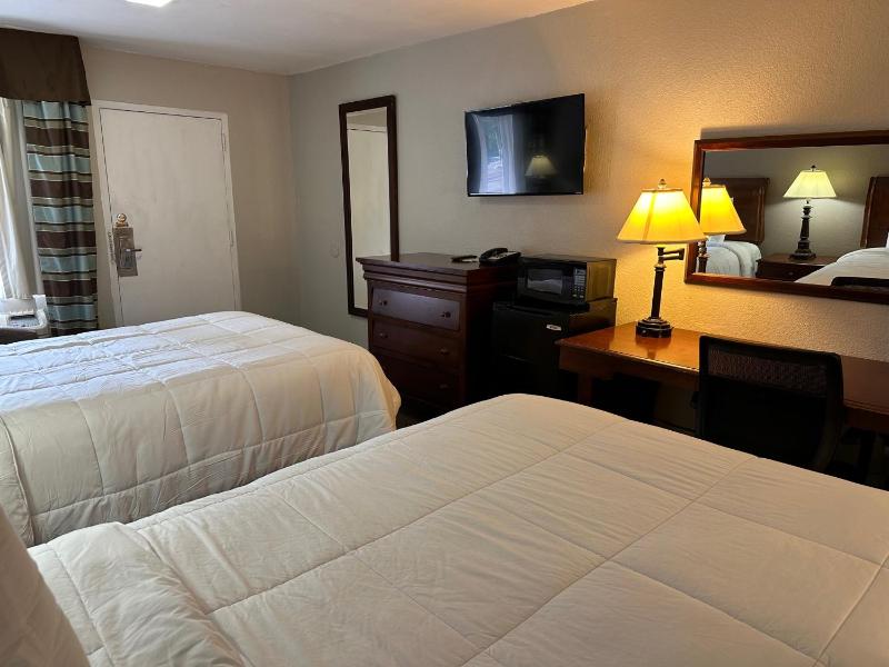Double Room with Two Double Beds - Non-Smoking image 3