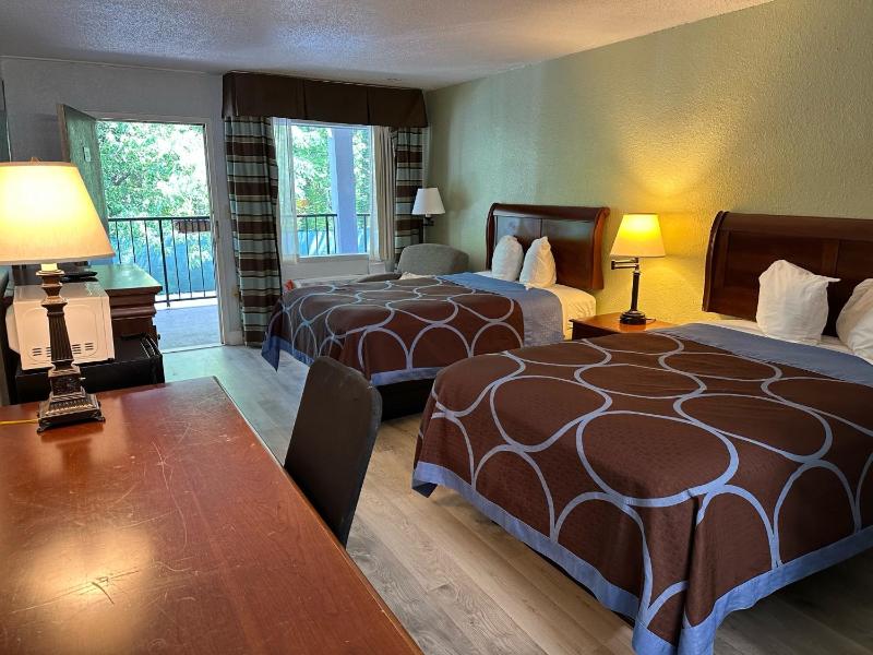 Double Room with Two Double Beds - Smoking image 2