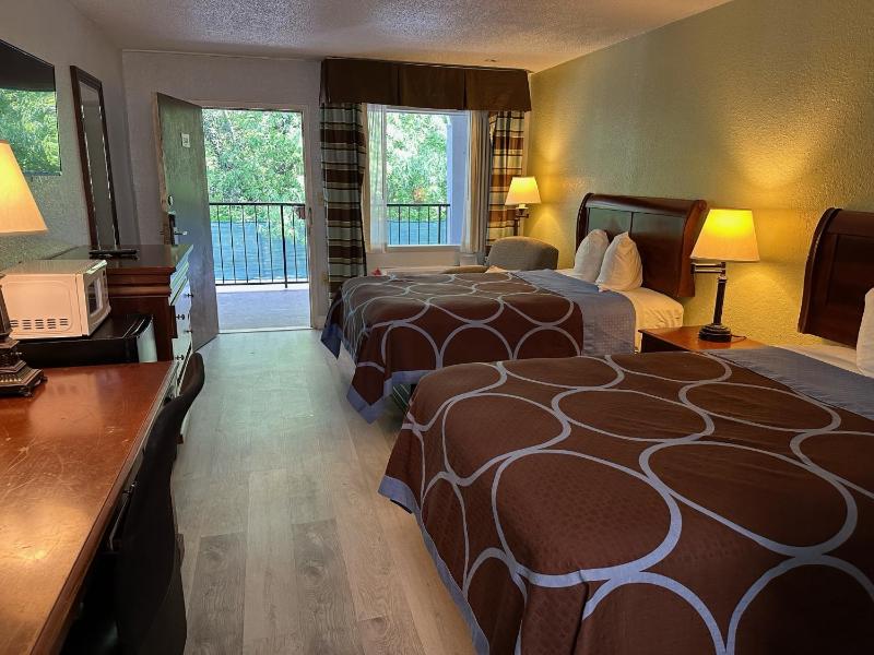 Double Room with Two Double Beds - Smoking image 3
