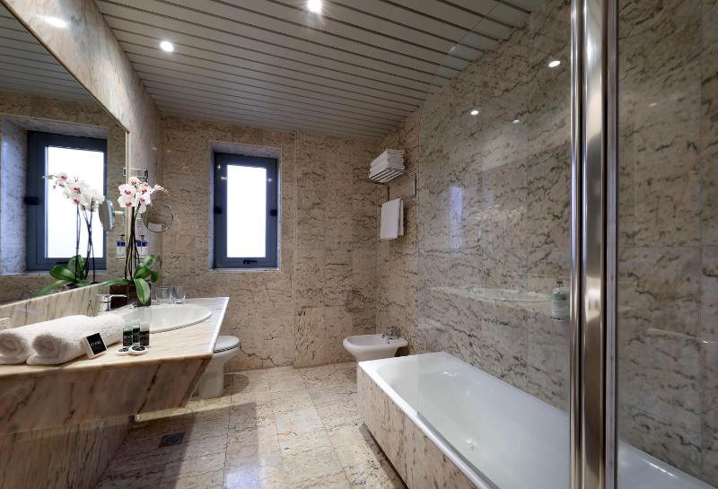 Standard Triple Room image 1