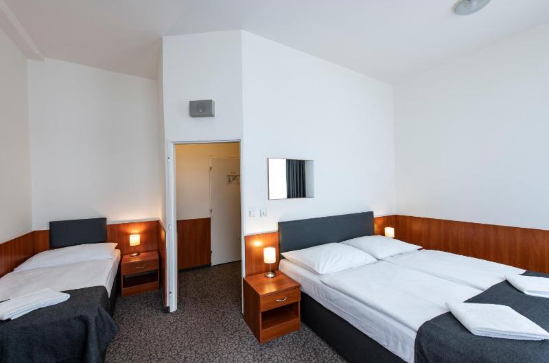 Classic Triple Room image 4