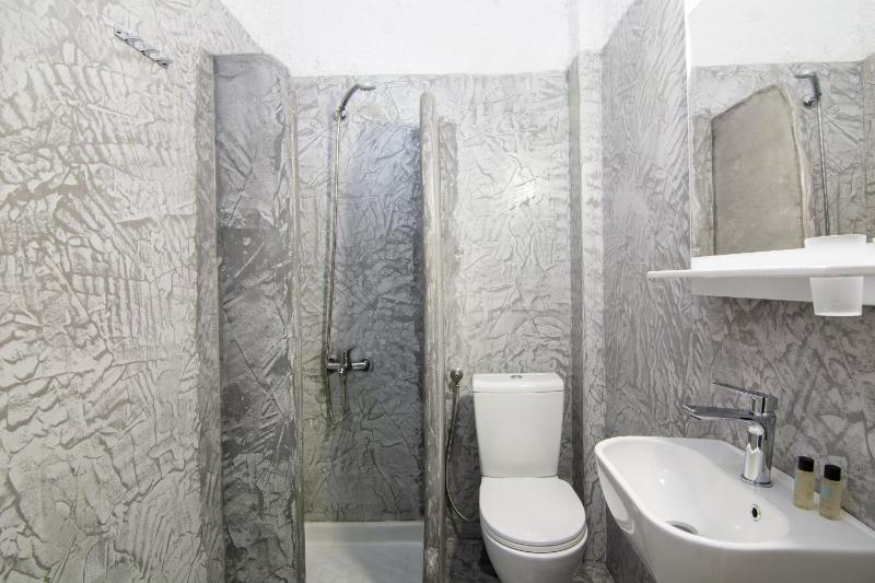 Standard Double Room image 4