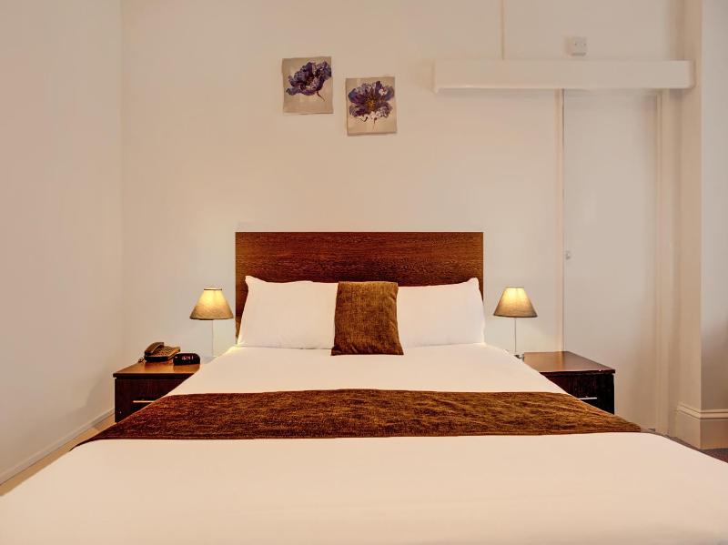 Standard Double Room image 4
