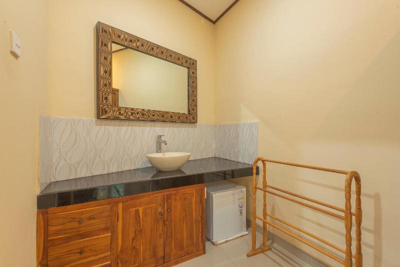 Liliy Guest House Kuta - image 35