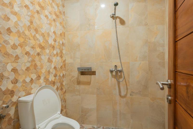 Liliy Guest House Kuta - image 9