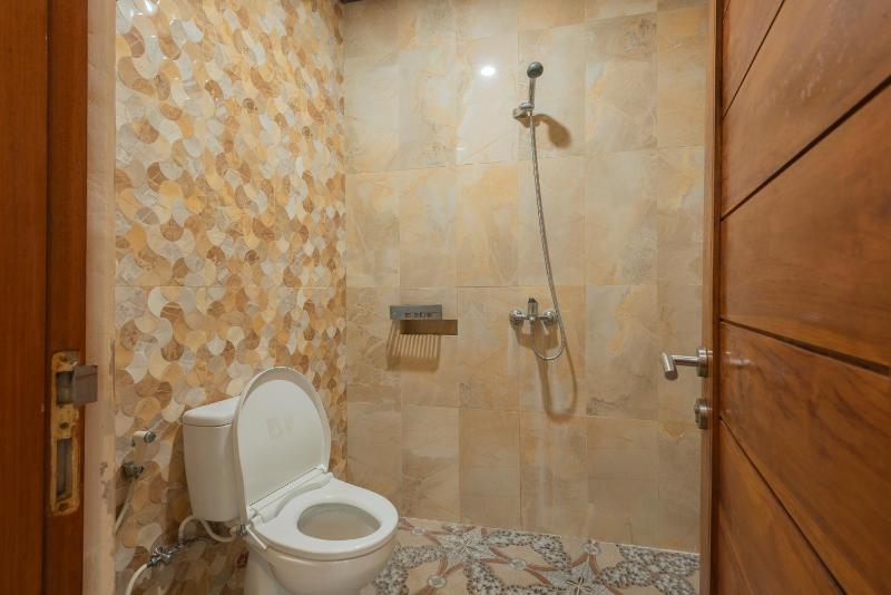 Liliy Guest House Kuta - image 11