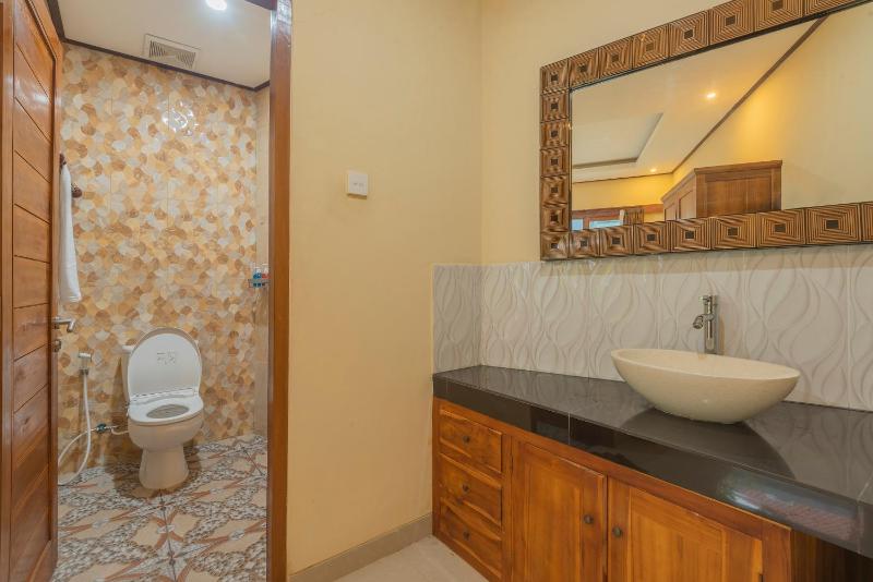 Liliy Guest House Kuta - image 22
