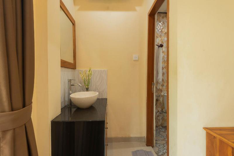 Liliy Guest House Kuta - image 37
