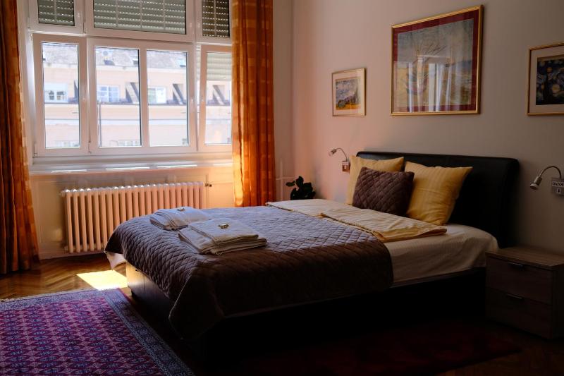 One-Bedroom Apartment image 1