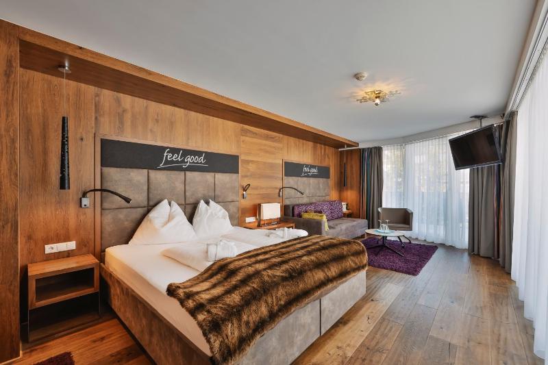 Deluxe Double Room image 1