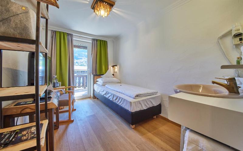 Single Room image 4