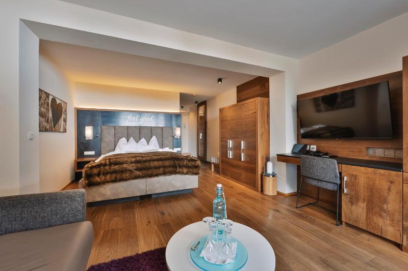 Deluxe Double Room image 4