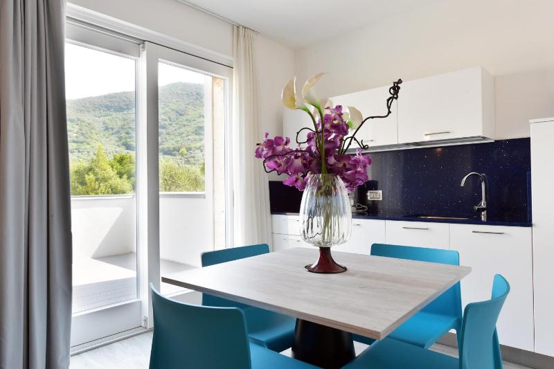 Apartment superior with terrace jacuzzi image 3