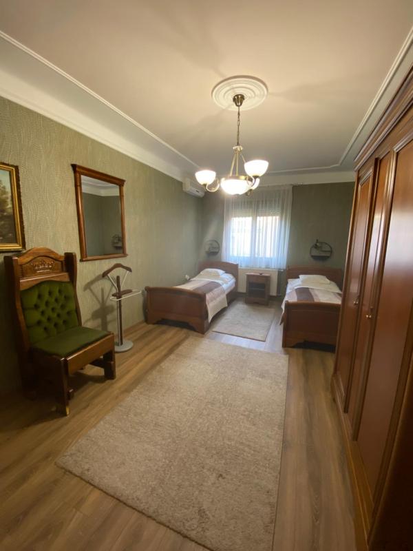 One-Bedroom Apartment image 2