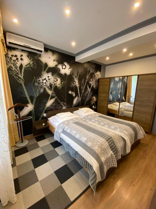One-Bedroom Apartment with Terrace image 4