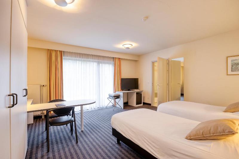 Economy Double Room image 3