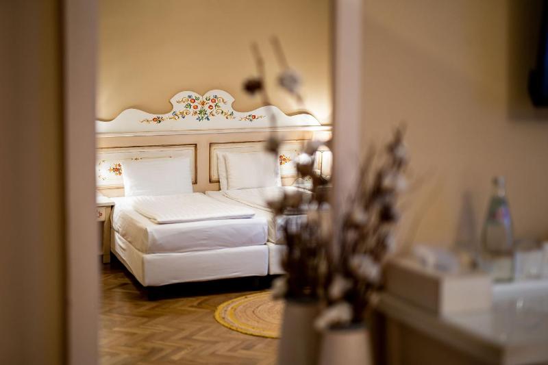 Deluxe Double Room image 4
