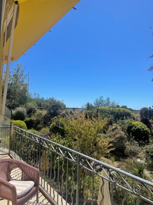 Junior Suite with Balcony image 1