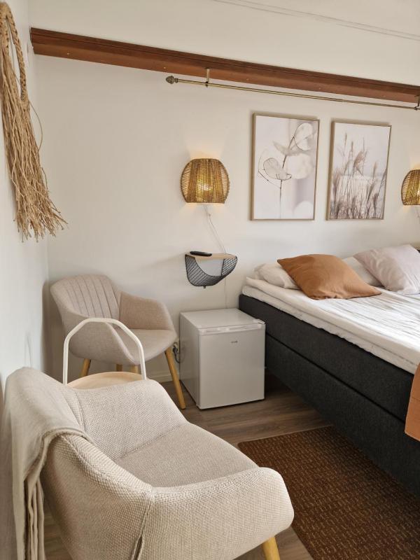 Deluxe Double Room with Bath image 1