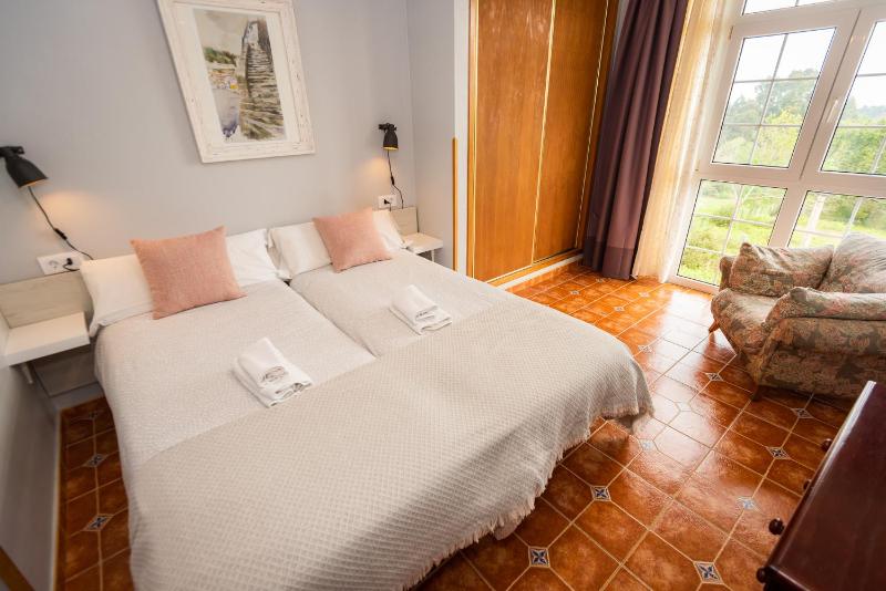 Large One-Bedroom Apartment image 2