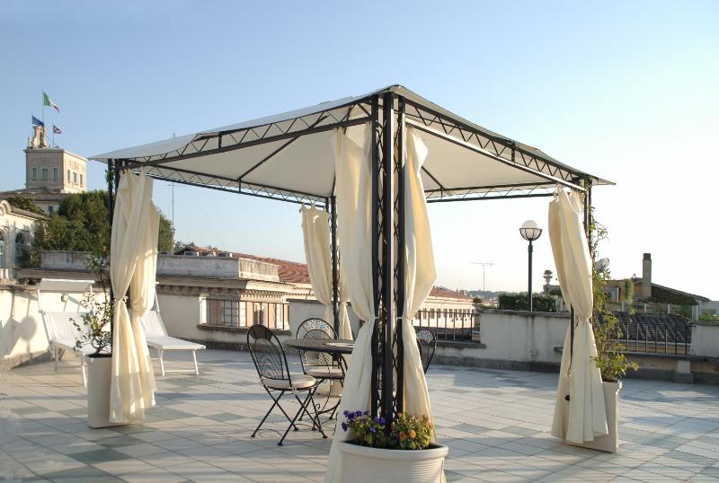 Double Room with Terrace - Attic image 4