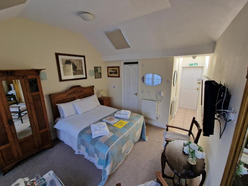 Double Room with Private Bathroom image 3