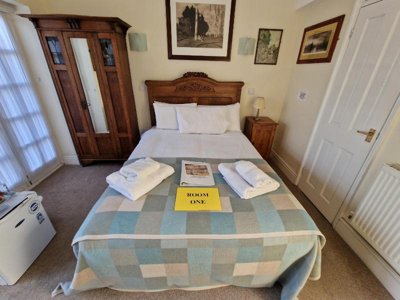 Double Room with Private Bathroom image 4