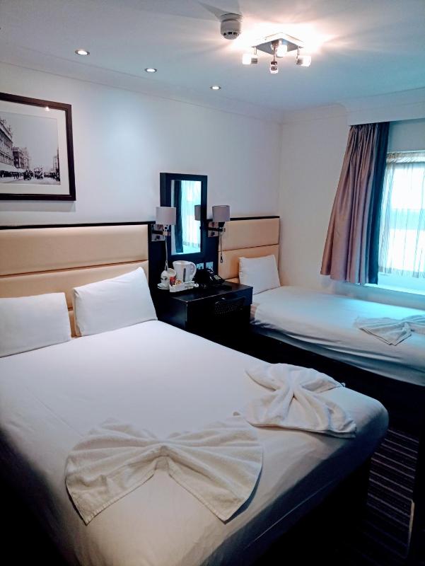 Triple Room image 2