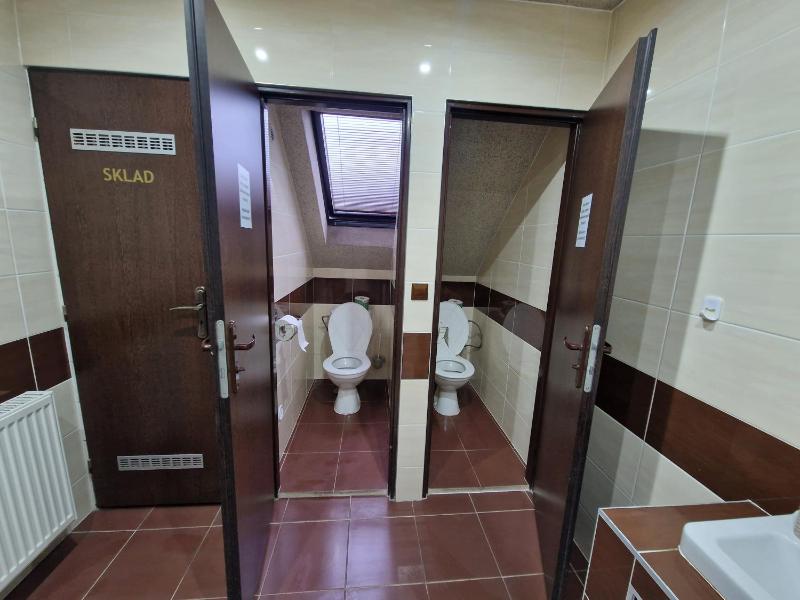 Twin Room with Shared Bathroom image 1