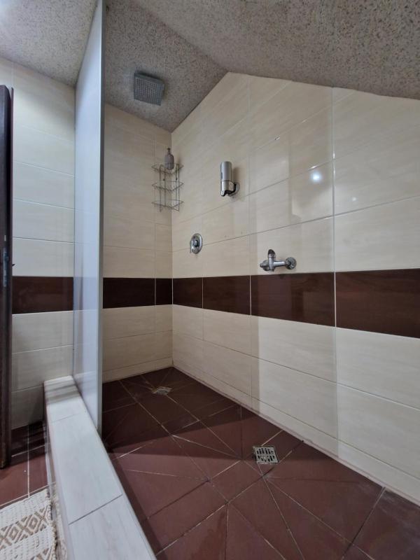 Twin Room with Shared Bathroom image 4