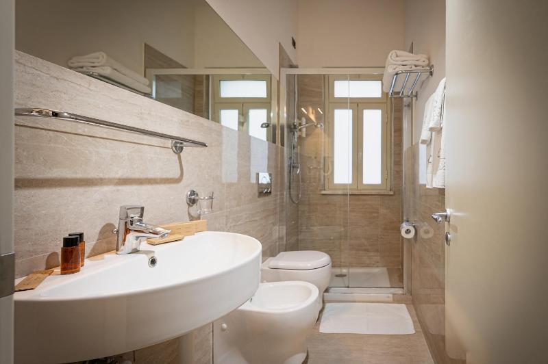 Single Room image 4