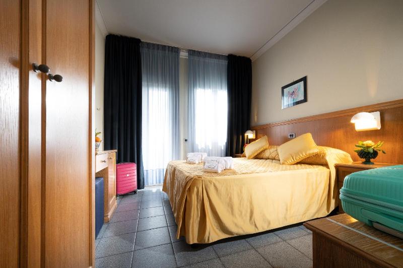 Double Room image 1