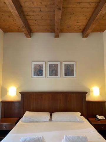 Double Room image 4