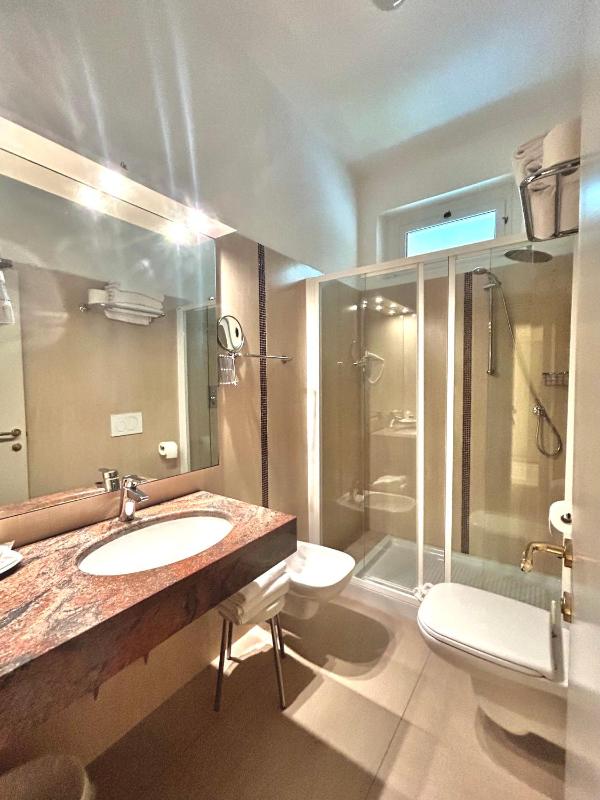 Classic Triple Room image 2