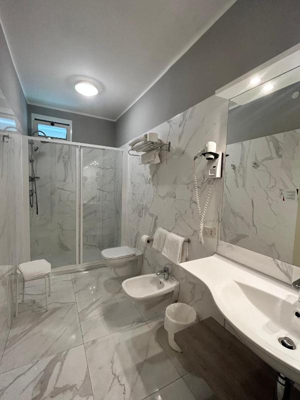 Double or Twin Room with Sea View image 4