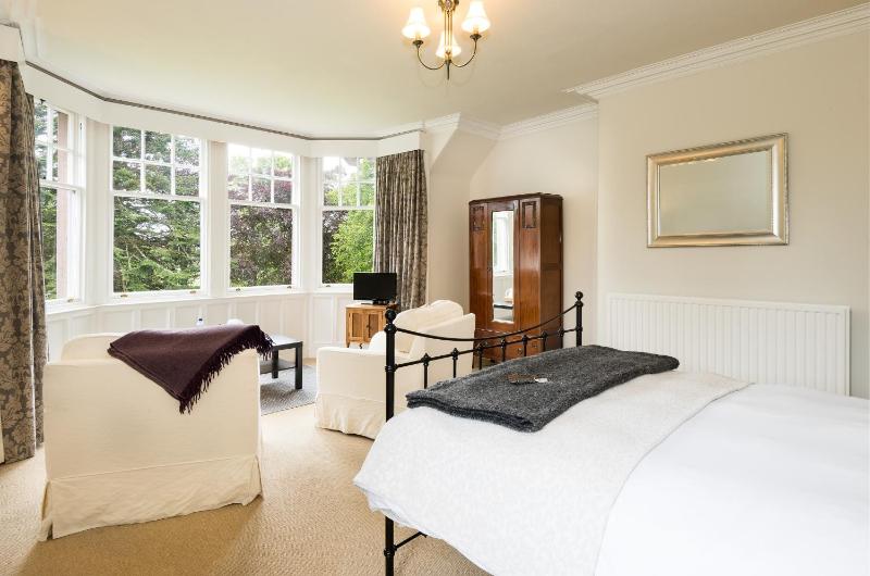 King Room with Garden View image 4