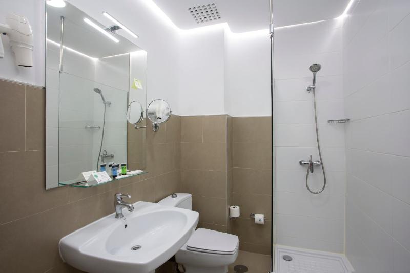 Double Room with Terrace image 4