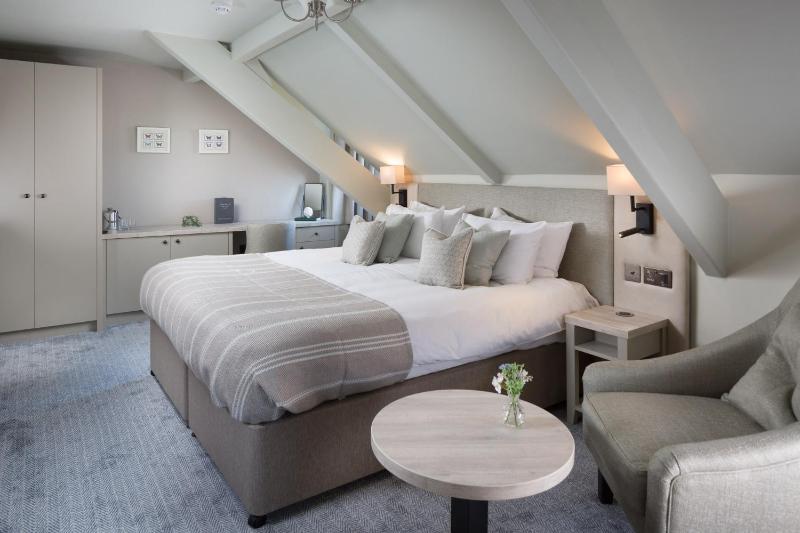 Standard King Room image 1